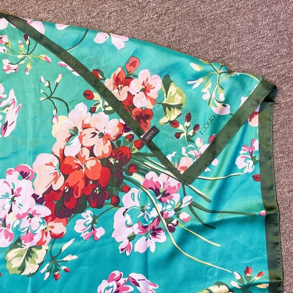Gucci Floral 100% Silk Scarf Green Pink Design 35" x 70" Rectangle - Picture 9 of 10